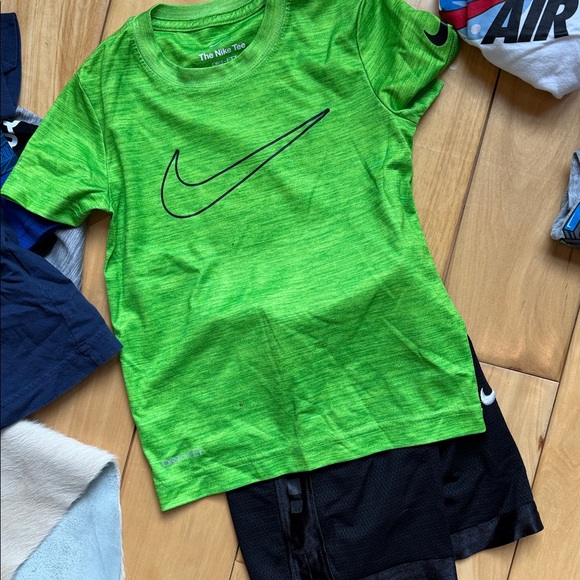 Athletic Sets - Short Sleeve - Sz 3-4 (Set of 5) - Nike and Under Armour - Picture 4 of 6